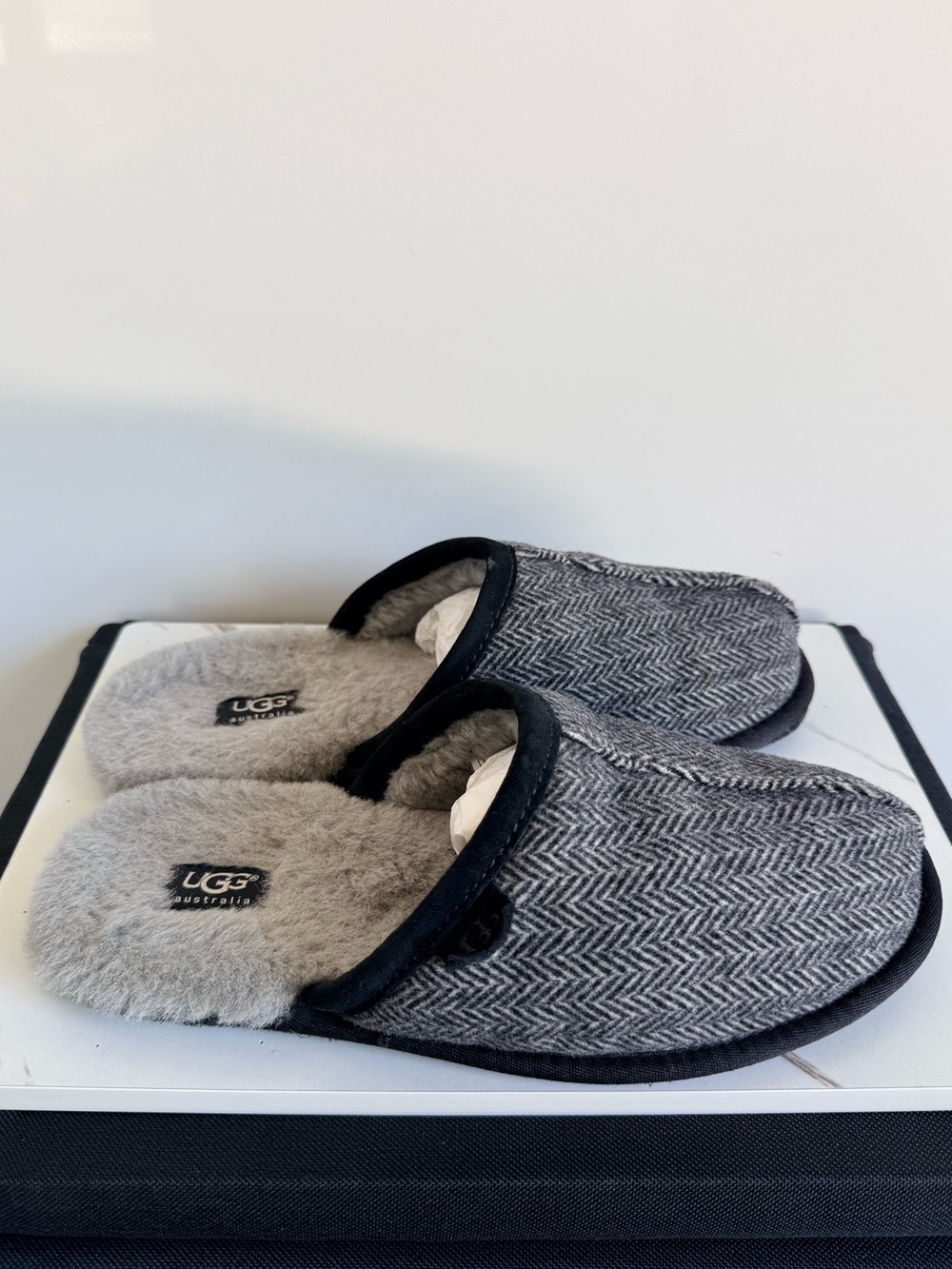 UGG Men Gray Herringbone Cozy Shearling Mule Slippers